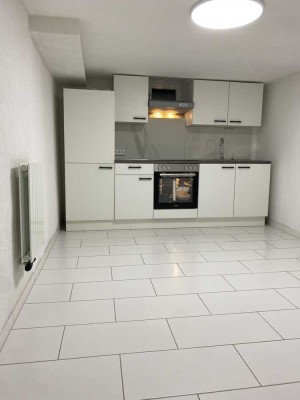 Neu renovierte 2,5-Zi. Wohnung im Keller + Gartenanteil