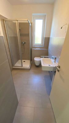 *** Riskieren Sie einen Blick! Charmante Altbauwohnung mit Duschbad! ***