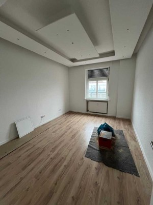 Endlich eine Große Wohnung frei! - Auch WG-geeignet