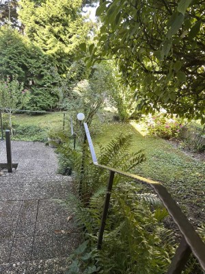 Sehr gepflegtes Architektenhaus mit Garten und Garagen im idyllischen Buchklingen, in ca. 400m Höhe