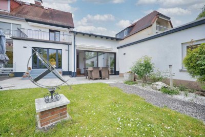 Modernisierte Doppelhaushälfte mit großem Gartenparadies in ruhiger Lage