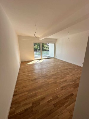 Erstbezug! 1-Zimmer-Apartment., See-Panorama & Loggia – Altstadt fußläufig