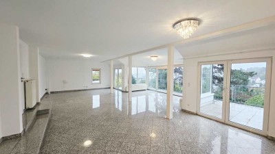 Schuch Immobilien - Exklusives Einfamilienhaus mit parkähnlichem Grundstück