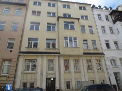 Schöne große 3-Zimmer-ETW im DG mit FBH, EBK, Wanne, Dusche und Balkon in Plauen