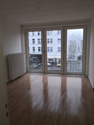 schöne renovierte 3-Zimmer-Wohnung im I. OG