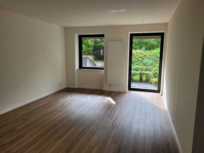 Großzügige, vollständig renovierte 2-Raum-Souterrain-Wohnung mit Terasse und Garten in Meckenheim