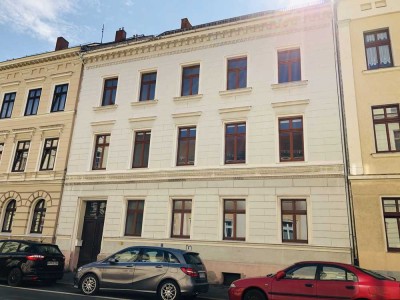 Zentrale 3-Raumwohnung mit Dachterrasse, großer Küche, Bad mit Wanne & Dusche - endlich wieder frei!