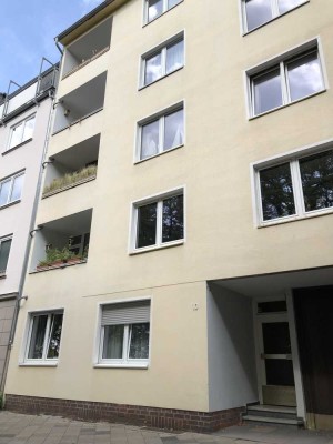 MEHRFAMILIENHAUS MIT SICHT AUF DEN PARK
6 freie Wohnungen und eine freie Halle zum Loftausbau