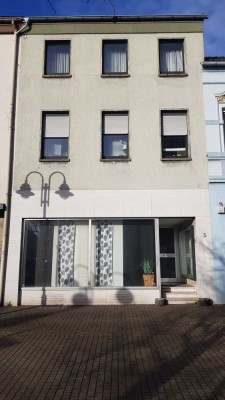 Ein-/Zwei-Familienhaus mit Ladenlokal in Alt-Homberg - Privatverkauf