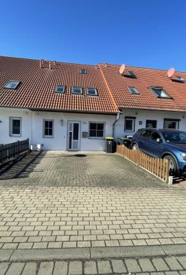 Freundliches und modernisiertes 4-Raum-Reihenhaus mit EBK in Cremlingen