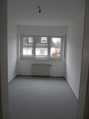 Helle 3-Zimmer-Wohnung mit gehobener Innenausstattung mit Balkon in Friedberg (Hessen)