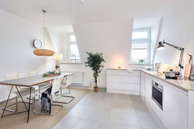 RESERVIERT!!! Frisch renovierte Dachgeschosswohnung: Bereit für Ihre individuellen Wohnträume!