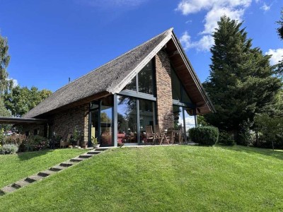 eindrucksvolles Architektenhaus mit 1,07 ha Parkgrundstück und Teich in idyllischster Lage am Rande