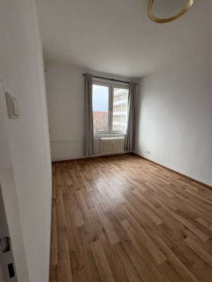 Helle 3-Zimmer-Wohnung mit Balkon in Hannover - Südstadt