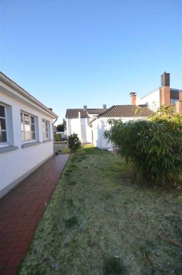 Familienfreundliche Doppelhaushälfte mit großer Garage und Garten in gefragter Lage