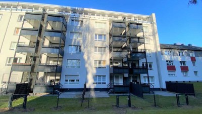 *** Charmante EG-Wohnung mit großem Balkon + Terrasse! ***