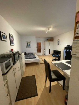 teilmöblierte 1-Raum-Wohnung mit Balkon und EBK in Erlangen