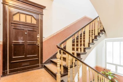 Kapitalanlage/vermietet: Altbauklassiker mit Südwestbalkon - dicht des Treptower Parks!