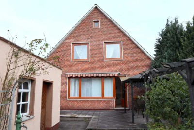 0 % Käuferprovision! EFH mit unendlich viel Platz + Nebengebäude auf großem Grundstück!