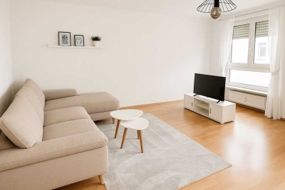 Möblierte, helle 2-Zimmer-Wohnung mit Balkon im 1. OG in Kriftel