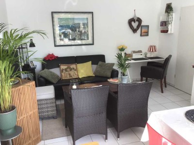 Sofort verfügbar! Provisionsfrei! Schöne 2 Zi-Whg. mit Balkon, EBK und Stellplatz