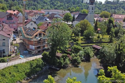Exlusives Wohnen auf zwei Ebenen mit Alzblick, Saunabereich und großzügigem Wohnambiente