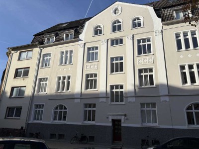 Zentrale 2,5 Zimmer Mansardenwohnung im Altbau