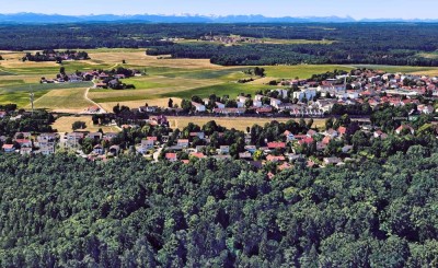 Kirchseeon, 3 Zi.- DG Whg. mit kl. Gartenanteil, hell, ruhig, sonnig! S-Bahn Anschluss