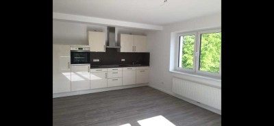 Neuwertige Wohnung mit 2,5 Zimmern sowie französischen Balkon und Einbauküche in Hamburg