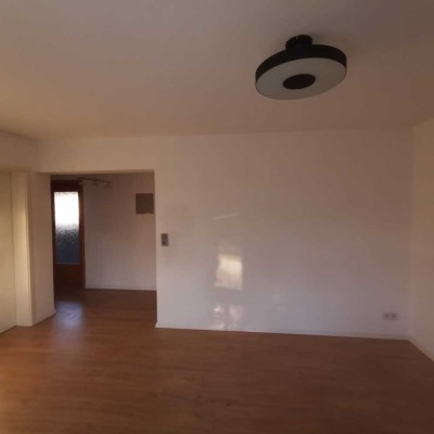 Gepflegtes 4,5-Zimmer Haus mit Garage in Stuttgart-Rot