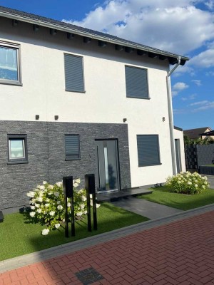*Dürwiss* Doppelhaushälfte mit Studio, Terrasse und Garten