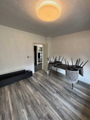 Vollständig renovierte 3-Zimmer-Wohnung mit EBK in Bergisch Gladbach