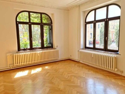 +++ Herrschaftliches Wohnen auf 156m² mit Echtholzparkett +++