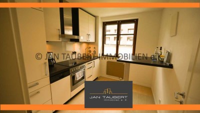 **ZENTRALES WOHNEN IM ALSTERTAL** topp modernisierte 2-Zimmer-Wohnung mit Balkon + TG