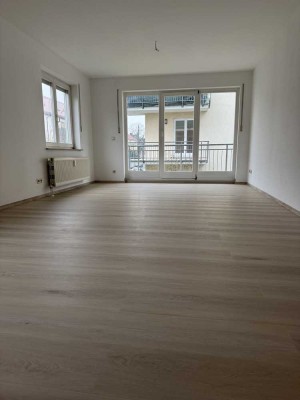 Gemütliche 3-RW mit Balkon in Cotta, beste BAB-Anbindung, ÖPNV, Stellplatz