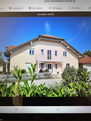 Neuwertige Wohnung mit fünf Zimmern und Einbauküche in Neuhaus