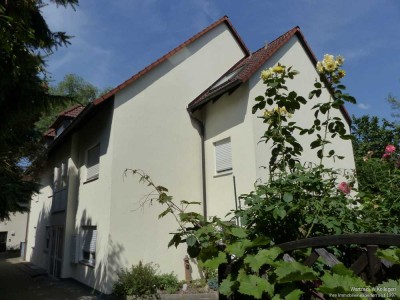 gut vermietete, lichtdurchflutete 2-Zimmer-Maisonette-Wohnung in ruhiger, grüner und zentraler Lage