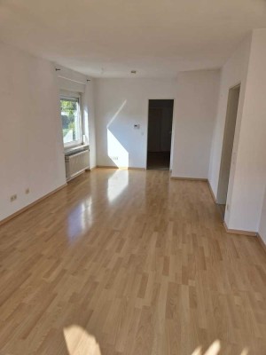 Schöne Dachgeschosswohnung in guter Lage mit Balkon