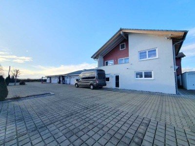 **Exklusiv** Traumhaus mit Galerie & Gewerbefläche mit 46 Stellplätze + 3 Garagen + Office