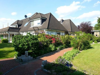 Attraktives helles Einfamilienhaus mit 142qm Wfl., sep. Einliegerwohnung und Gästeappartment (28qm)