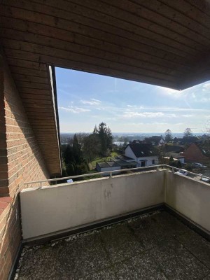 drei Zimmerwohnung im 3.OG mit Einbauküche + Balkon zu vermieten