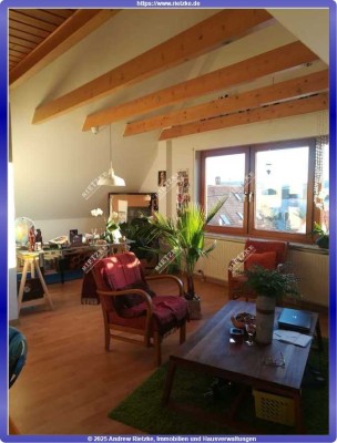 Sonnige, offene Dachgeschoßwohnung mit besonderem Flair, EBK und 2 TG Stellplätze