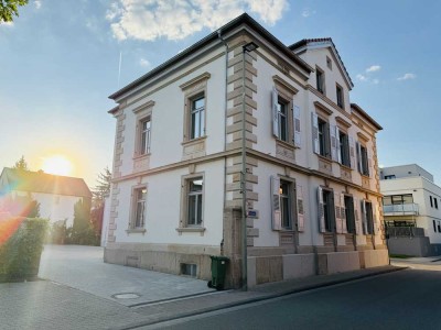 ++ Stilvolle und charmante 5ZKB in einem Denkmalgeschützten Altbau ! ERSTBEZUG NACH SANIERUNG ! ++