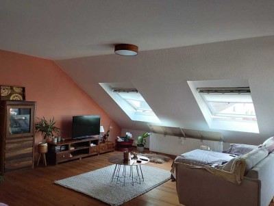 Schöne 3-Raum-Dachgeschosswohnung mit EBK in HD Weststadt