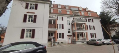 Sehr schöne 3 Zimmer Wohnung mit kleinem Balkon