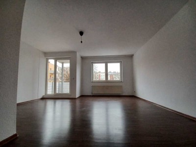 Helle und vollständig renovierte 2-Raum-EG-Wohnung mit EBK in Magdeburg