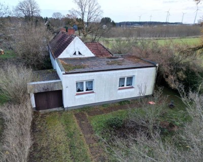 Machen Sie was draus: Haus mit Grundstück am Stadtrand