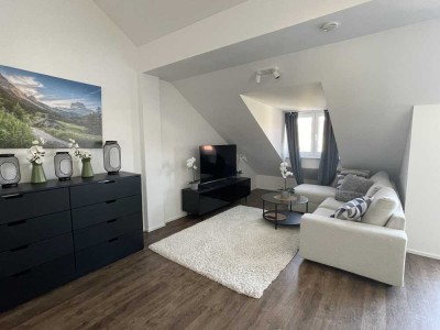 Lichtdurchflutete, vollmöblierte 2-Zimmer Wohnung mit wunderschöner Dachterrasse