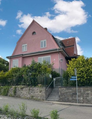 Einfamilienhaus mit Garten, Garage und dem Potential zum großzügigen wohnen.
