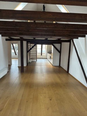 All-inclusive-Paket - Provisionsfrei - Charme: kernsaniertes Denkmal mit Loggia, Stellplatz, Galerie